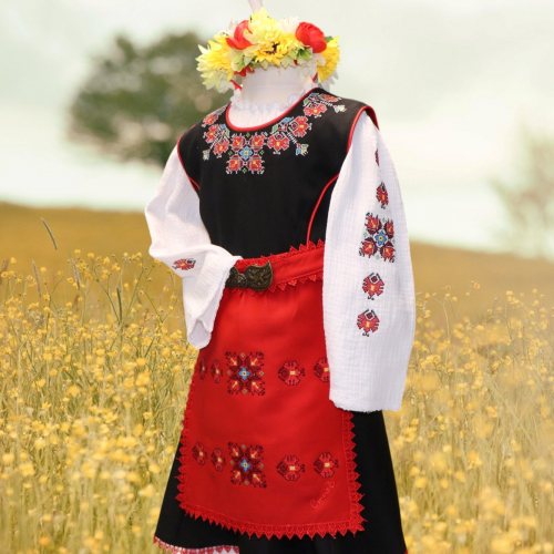 ДЕТСКА НОСИЯ МОМИЧЕ